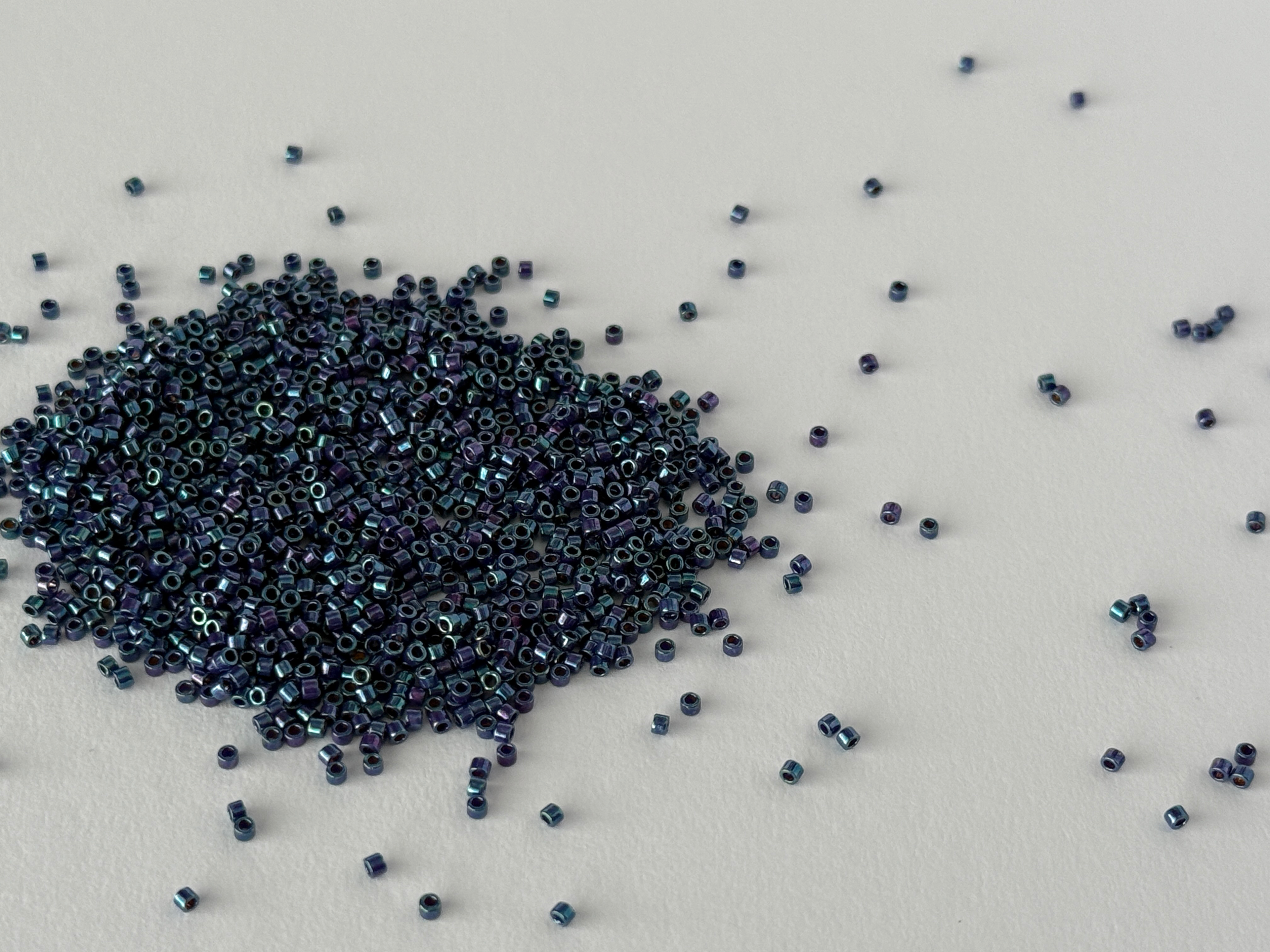 Miyuki_Delica_Beads_close_up