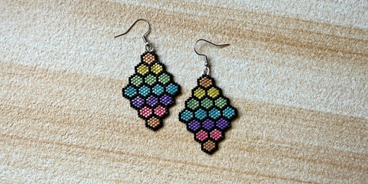 Free Peyote Beading Pattern – Rainbow Geometric Earrings